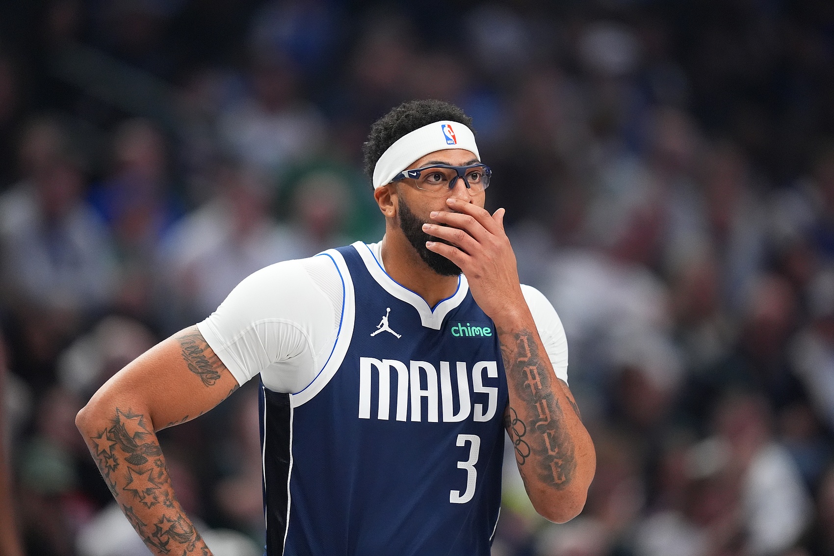 肯尼:如果浓眉穿西装次数比穿球衣多 那奇才这笔交易就不划算