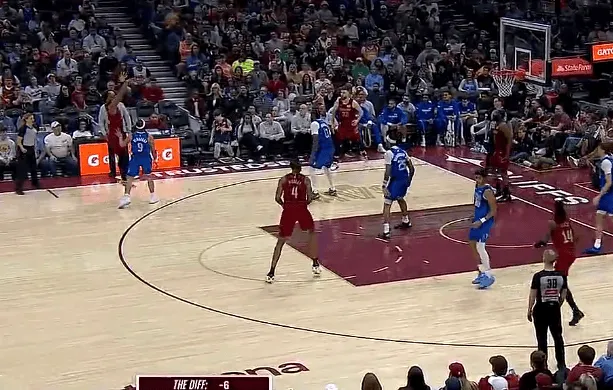 pg游戏官网登录入口-米切尔不讲理干拔三分投进,生涯总得分突破15000分